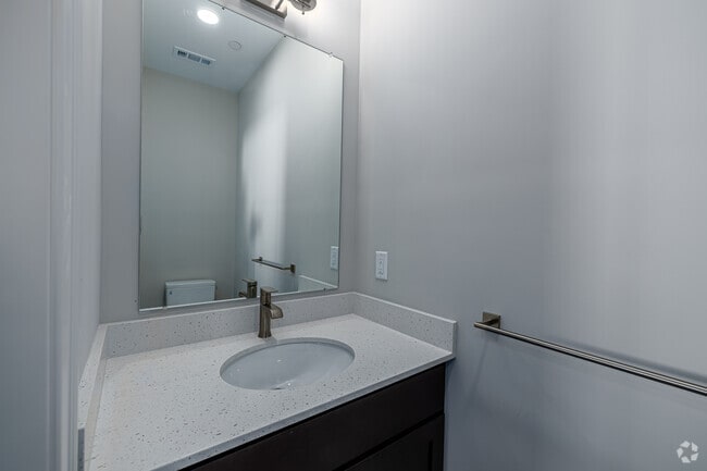 2BR, 1.5BA - 1,288SF - Bathroom