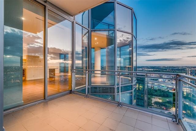 Photo - 2900 McKinnon St Unidad 2704