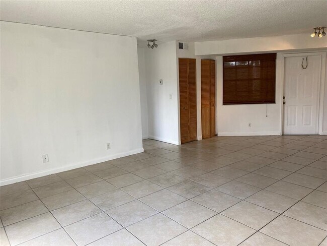 Photo - 8734 SW 3rd St Unidad 107