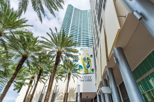 Photo - 185 SW 7th St Unidad 3508