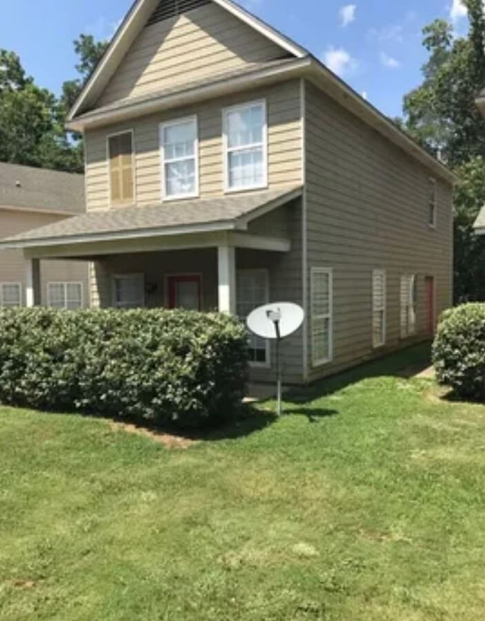 3 bed 3 bath house! - 3 bed 3 bath house!