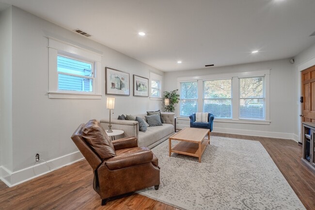 Updated Historically Charming Bungalow walking distance to Greenville Ave