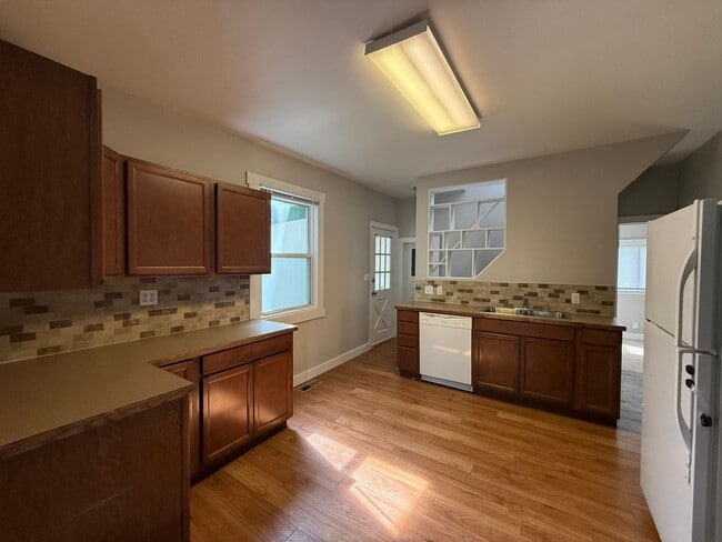Photo - Large 4 Bed House with Fenced Yard