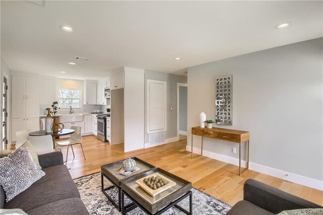 Photo - 1805 Rhodes Rd