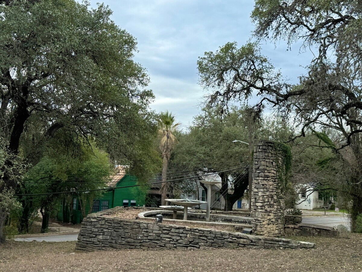 Photo - 715 Oscar Smith St