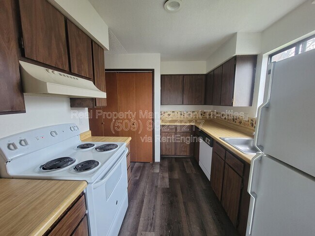 1102 S Olympia Pl Unidad D