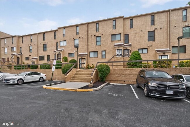 Building Photo - 2747 31st Pl NE