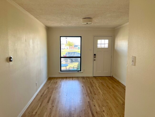 Photo - 2708 Janet Way