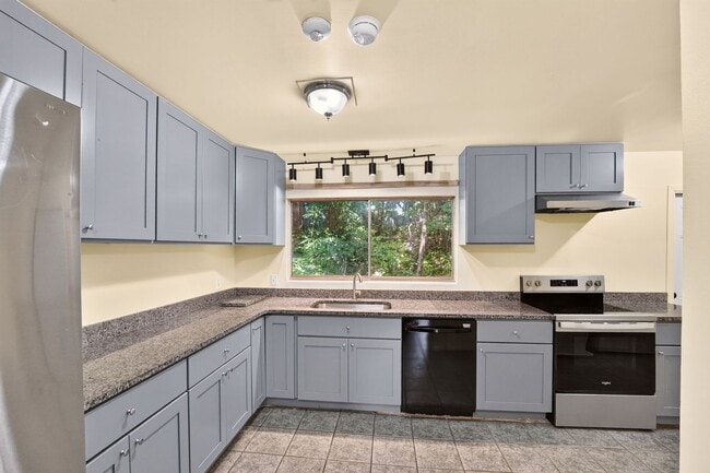 1000 SW 9th St