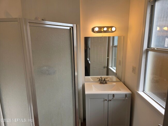 Photo - 2675 Ernest St