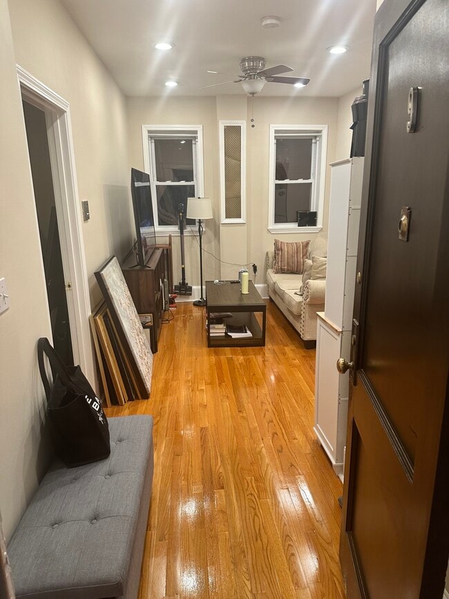 Building Photo - 83 Fellsway W Unit 1 Rental