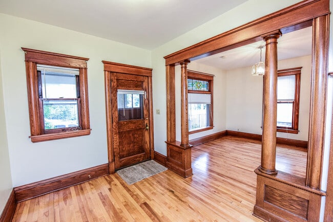 Entry - 800 5th Street Northeast