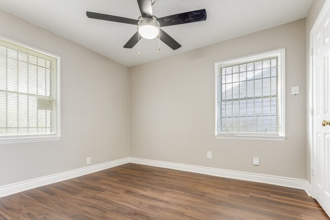 Photo - 9310 Forest View St