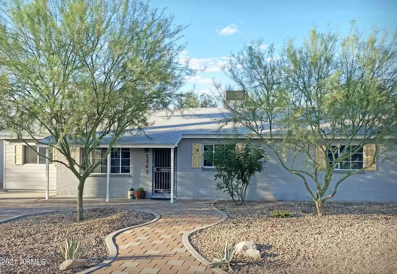 Front fo property - 1341 E Don Carlos Ave House