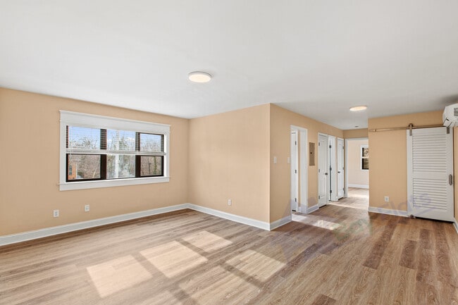 Photo - Seymour Apartments