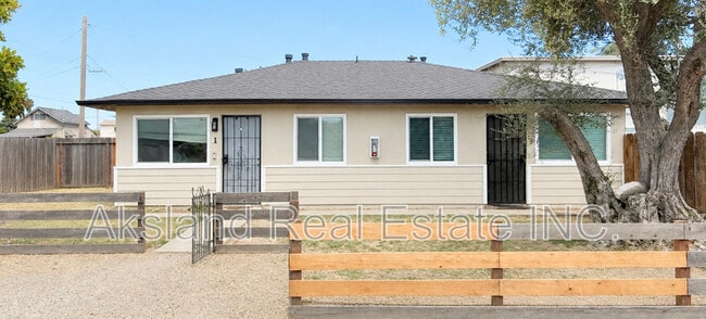 Photo - 4555 Davis Ave