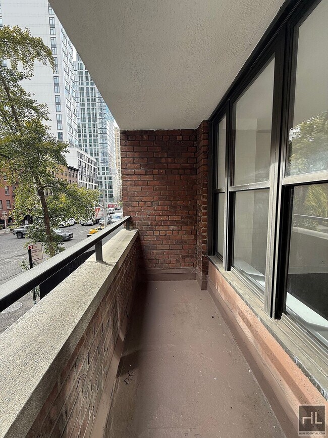 Photo - EAST 35 STREET Unidad 2I