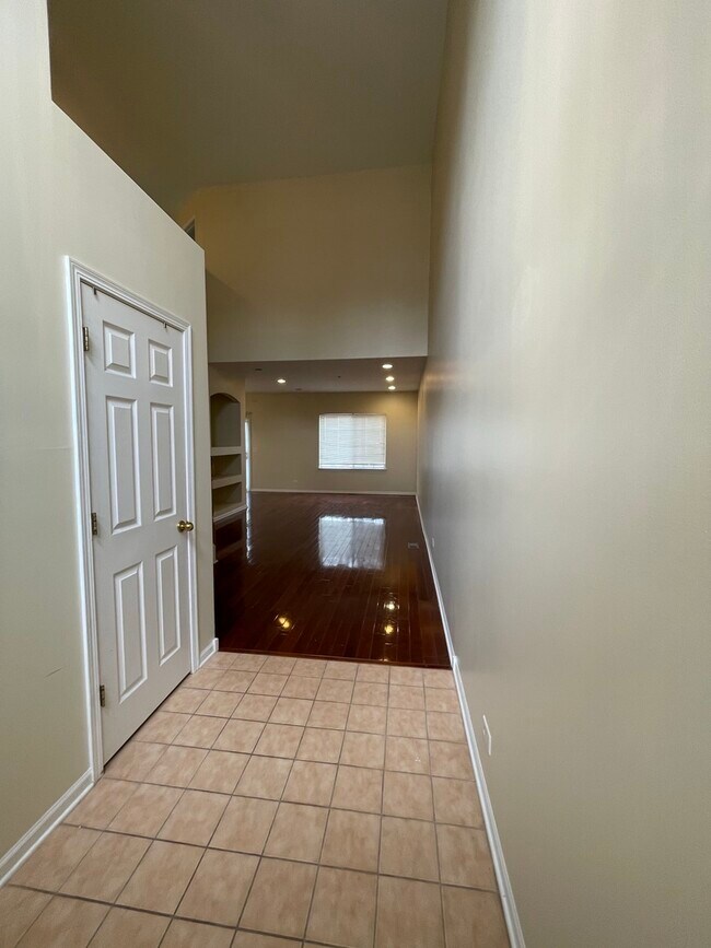 Photo - 1904 Maureen Dr