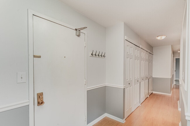 Photo - 111 S Baybrook Dr