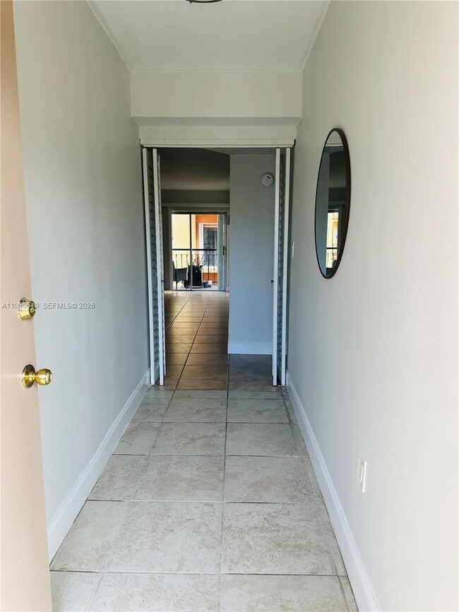 Photo - 1950 W 54th St Unidad 317