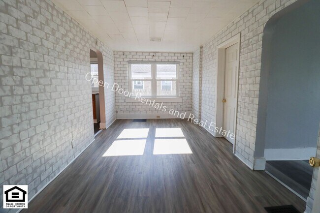 Photo - 202 W Main St Unit 1