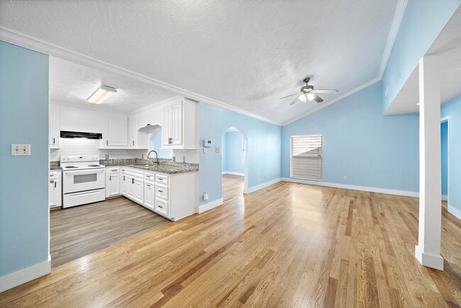 Photo - 12104 Burdine St