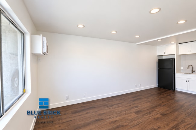 Photo - 14235 Vanowen St Unit 19