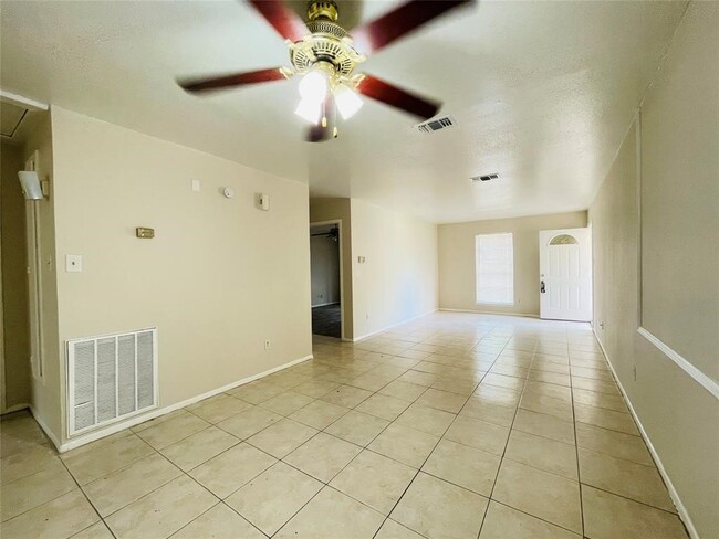 Building Photo - 12713 Lima Dr