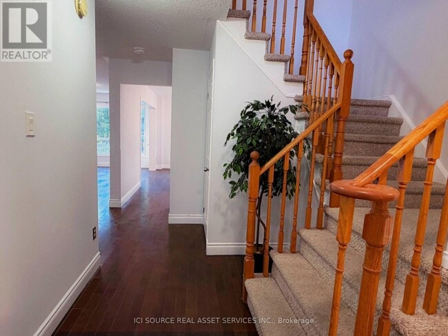 Photo - 7176 Harding Crescent