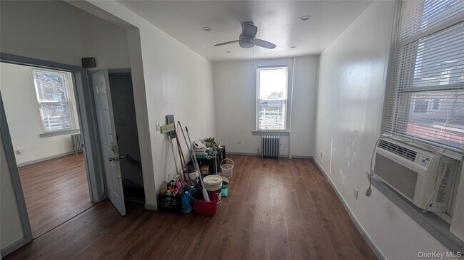 Photo - 170 Bradford St