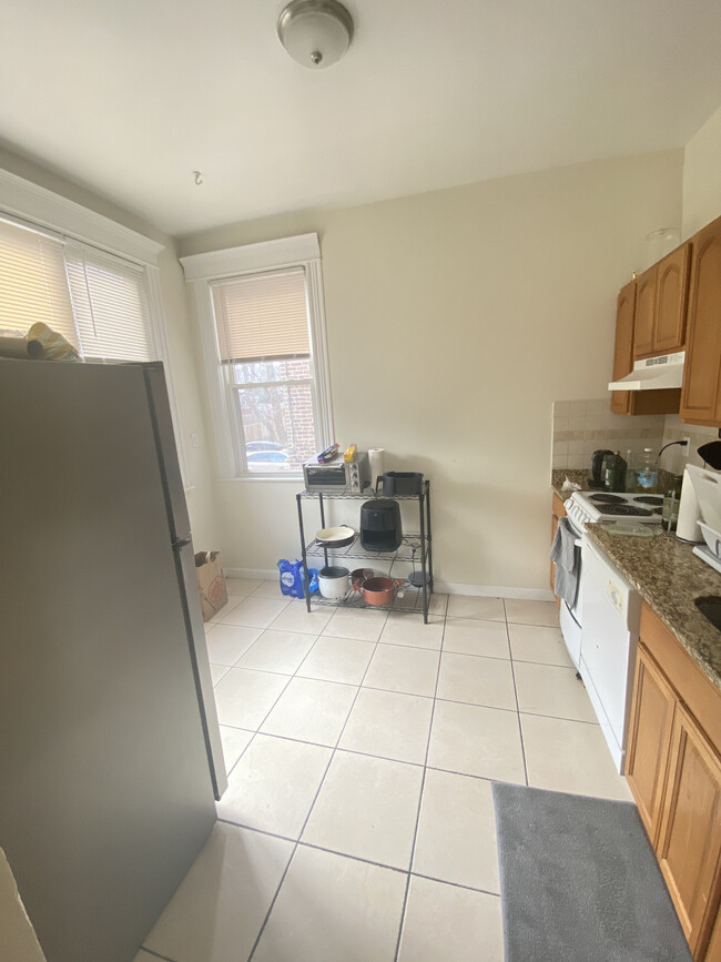 Building Photo - 11 Euston St Unit 2 Rental