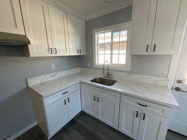 Photo - House - 2 Bedrooms / 1 Bathroom - Paramount