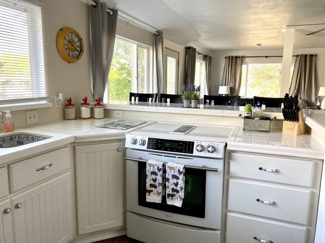 Photo - 3637 Front St