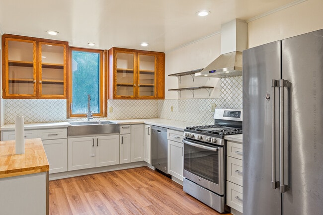 Building Photo - 2319 N 145th St