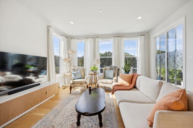 Photo - Luxury 3BD/2.5BA Townhouse is Franklin Sta...