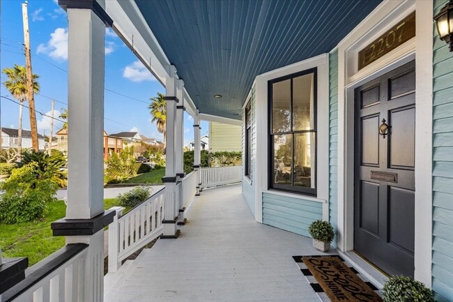 Photo - 2207 Bernardo De Galvez Ave