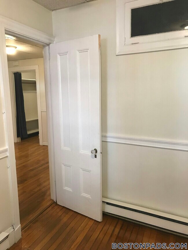 533 Newbury St Unit B