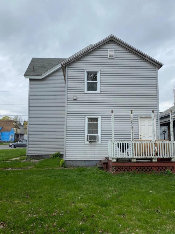 1207 Schuyler St