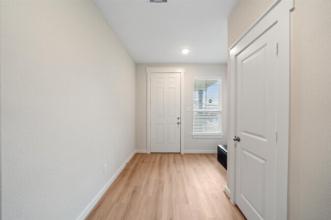 Photo - 4237 Red Cedar Ring Ln