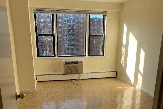 Bedroom - 97-11 Horace Harding Expy Unit -