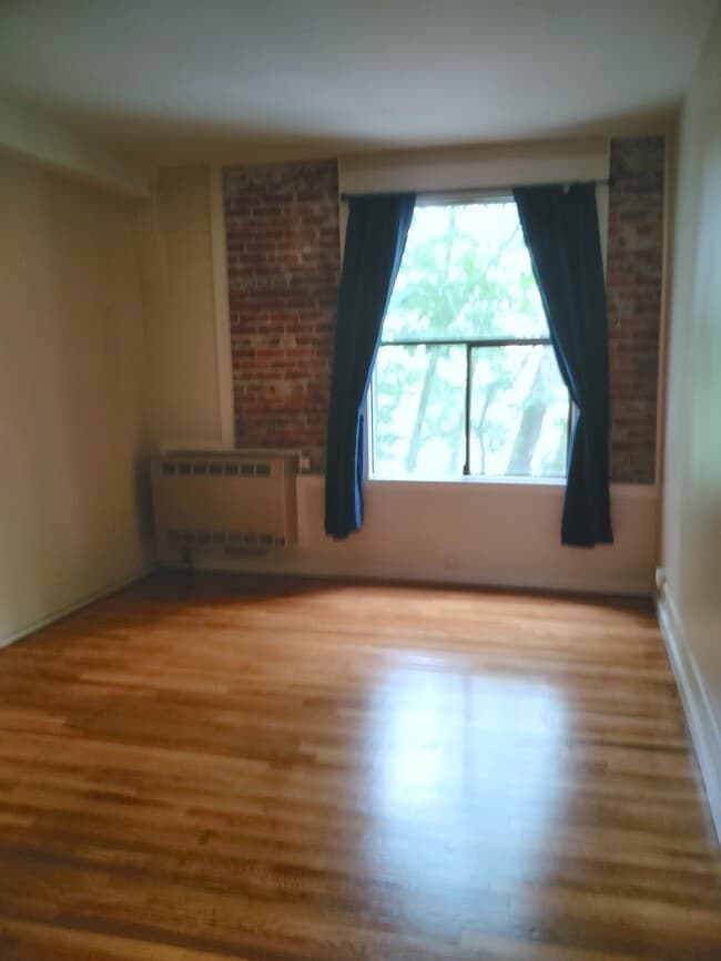 Photo - Stratford on 4th