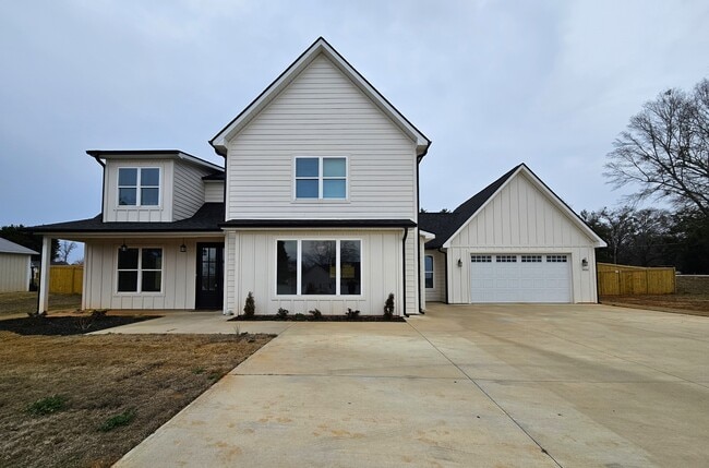 Building Photo - 3400 Pennington Rd