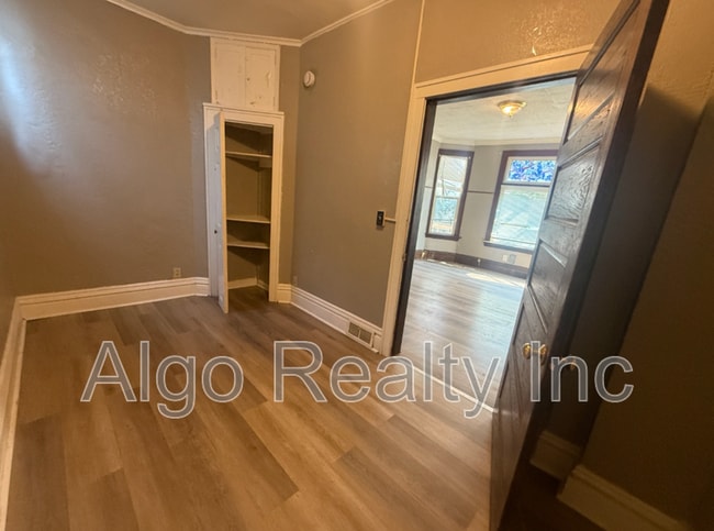 Photo - 1040 Jessie St