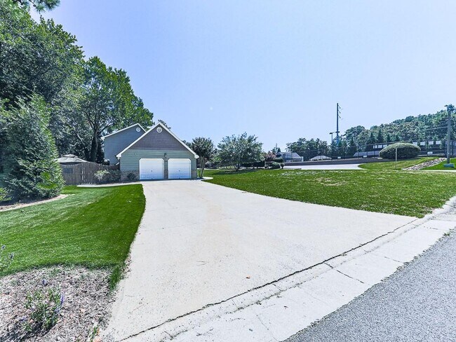 2200 Heritage Trace View