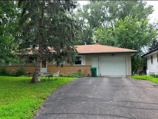 Building Photo - 5813 W 25 1/2 St Unit Lower Level