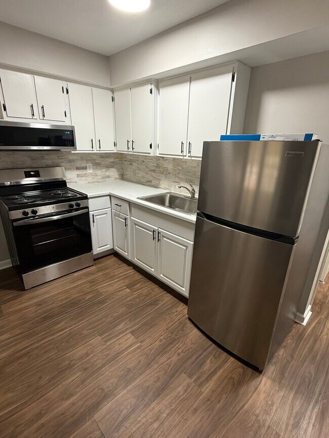 Building Photo - 1304 Silver St - Newly Renovated