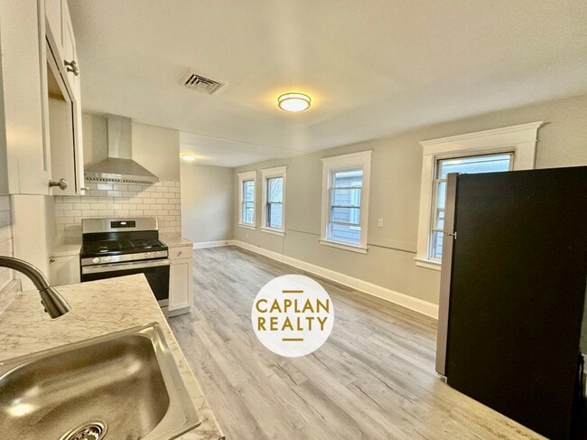 Photo - 1647 State St Unit 3