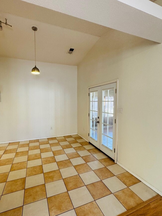 Photo - 505 Glacier Bay St SE