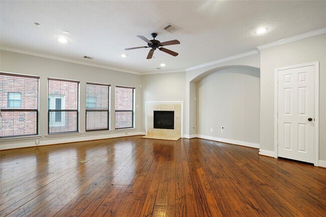 Photo - 2424 Navigation Blvd