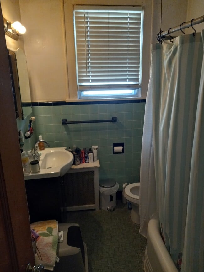 Photo - 180 Jerome Pl Unit 2